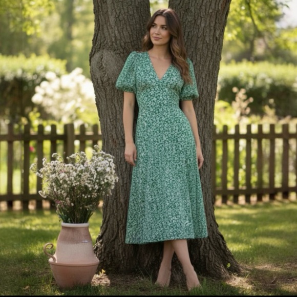 Alexia Admor Dresses & Skirts - Alexia Admor Green & White Floral Puff Sleeve Slit Front Maxi Dress Size 4